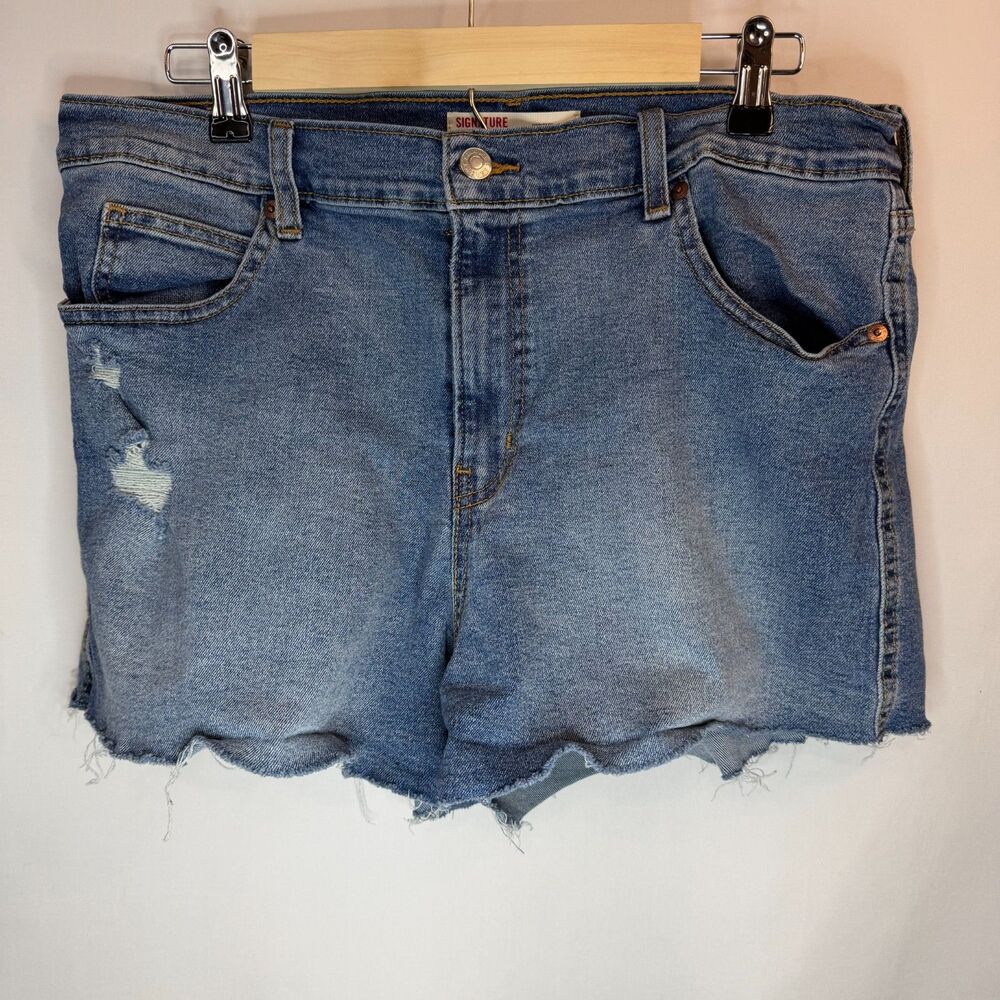 Size 14 Signature by Levi Strauss Denim Shorts Distressed Raw Hem Blue W32